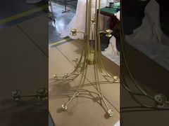 Σύγχρονο Custom Χρυσό Αλουμίνιο Μακρύ Ταβάνι Κεραυνό περιστρεφόμενη σκάλα Μεγάλο καθιστικό