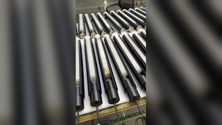 Πολυτελής πολυέλαιος από χρυσό γυαλί