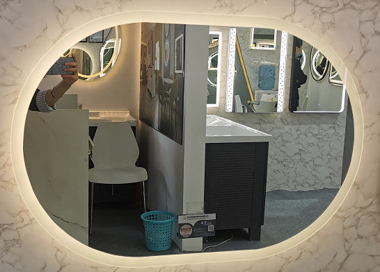 Καθρέφτης ματαιοδοξίας Makeup των ωοειδών οδηγήσεων Demisting με τα φω'τα 36W